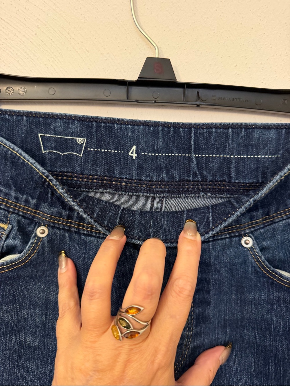 129 - Levi's Women's High-Rise Dark Blue Denim Jeans
